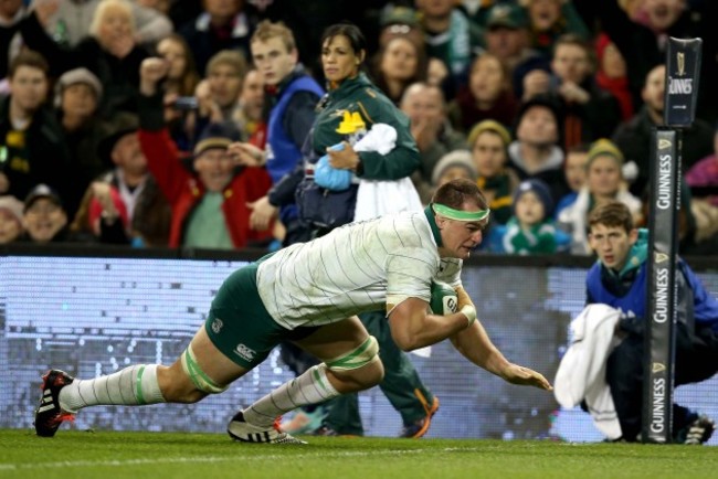 Rhys Ruddock scores a try