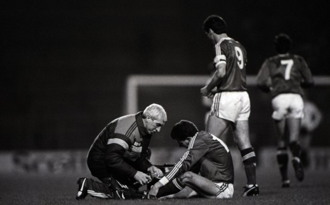 Mick Byrne treats an injured John Aldridge