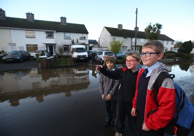 14/11/2014. Dublin Floods. Pictured (LtoR) Luke Do
