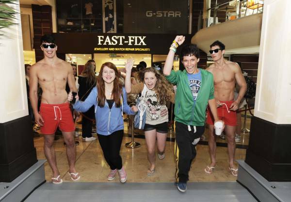 Hollister dundrum hot sale opening hours