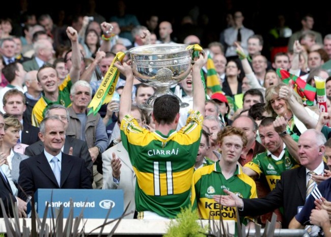 Declan O'Sullivan and raises the Sam Maguire 17/9/2006