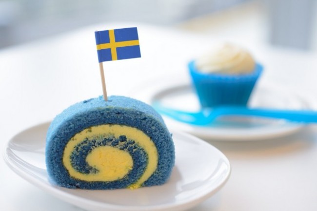 Swedish flag roll cake