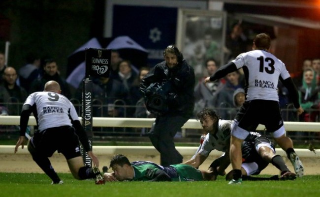 Danie Poolman scores his side's first try