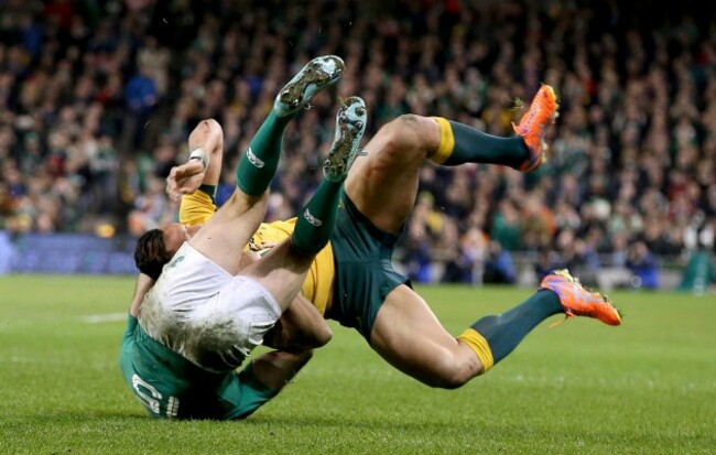 Rob Kearney tackles Israel Folau