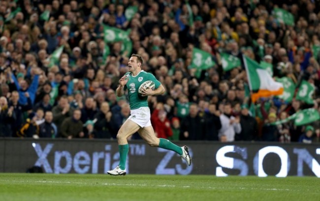 Tommy Bowe runs in for their second try