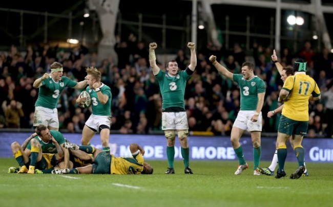 Tommy Bowe, Ian Madigan, Jamie Heaslip, Peter O'Mahony and Robbie Henshaw celebrate