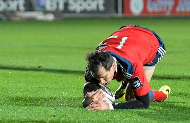 Andrew Smith scores his side's third try