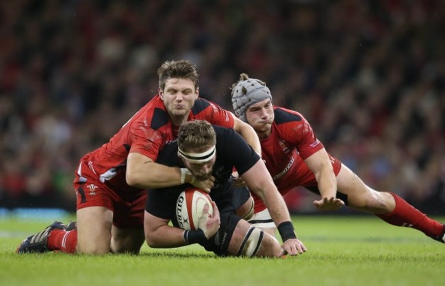 Kieran Read is tackled by Dan Biggar and Jonathan Davies