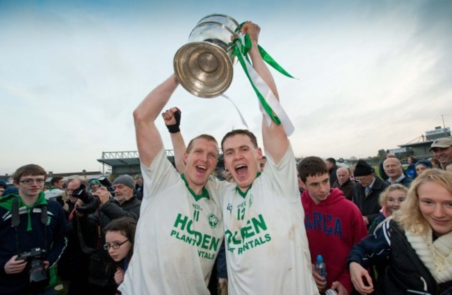 Henry Shefflin and TJ Reid lift the Kilkenny senior trophy