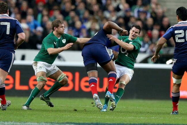 Jonathan Sexton gets injured in a tackle with Mathieu Bastareaud