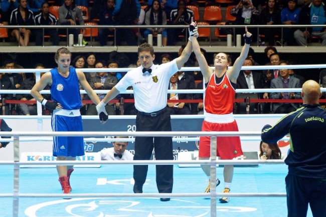 Katie Taylor is declared winner over Yana Allekseevana