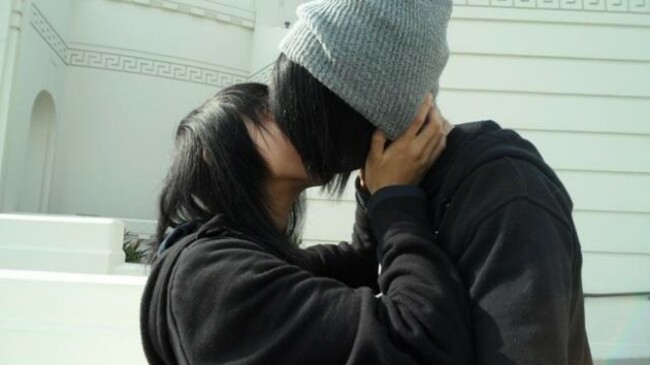 Emo Kissing