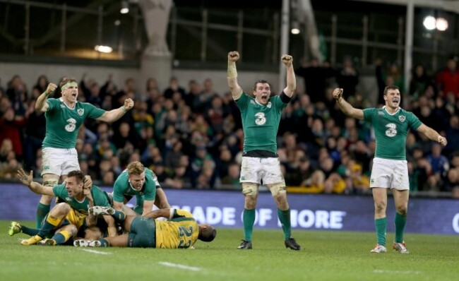 Tommy Bowe, Ian Madigan, Jamie Heaslip, Peter O'Mahony and Robbie Henshaw celebrate