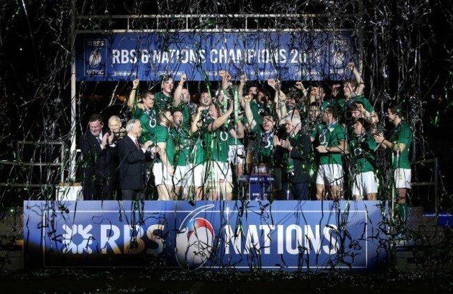 Paul O'Connell and Brian O'Driscoll lift the trophy