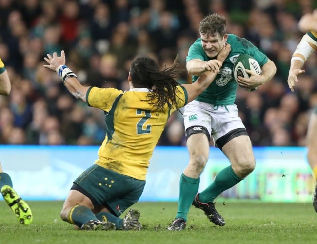 Gordon D'Arcy avoids the tackle of Saia Fainga'a