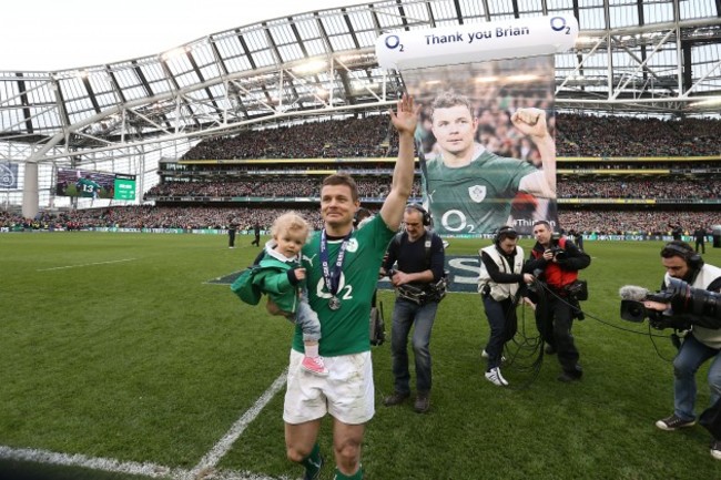 Brian O&Otilde;Driscoll with daughter Sadie at the end of the match