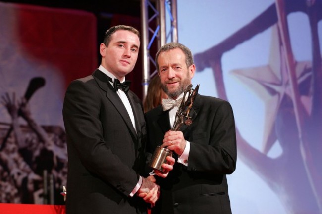 Eoin Kelly of Tipperary receives his award from GAA President Sean Kelly 25/11/2005