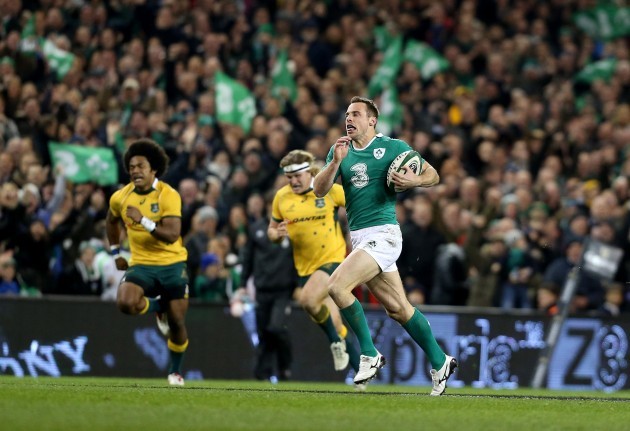 Tommy Bowe runs in for their second try