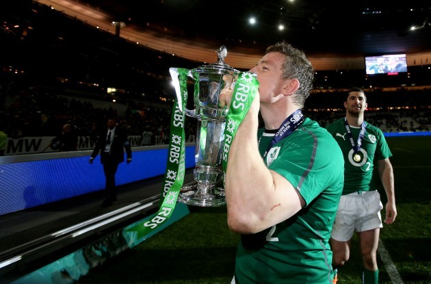 Brian O'Driscoll celebrate with the Six Nations Trophy