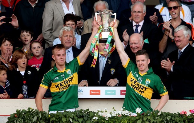 Fionn Fitzgerald and Kieran OÕLeary lift the trophy