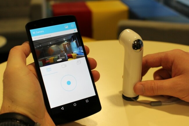 Camera and smartphone