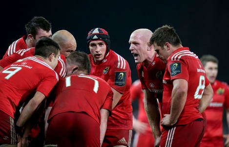 Paul O'Connell talks to the Munster players