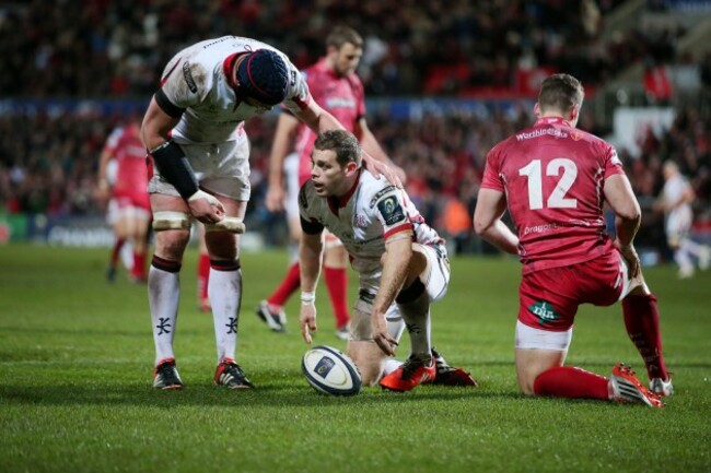 Darren Cave celebrates his try with Dan Tuohy