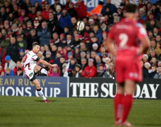 Ian Humphreys kicks a conversion