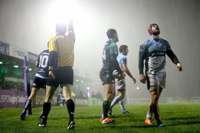 Thibaut Visensang dejected after Danie Poolman of scored his side's second try