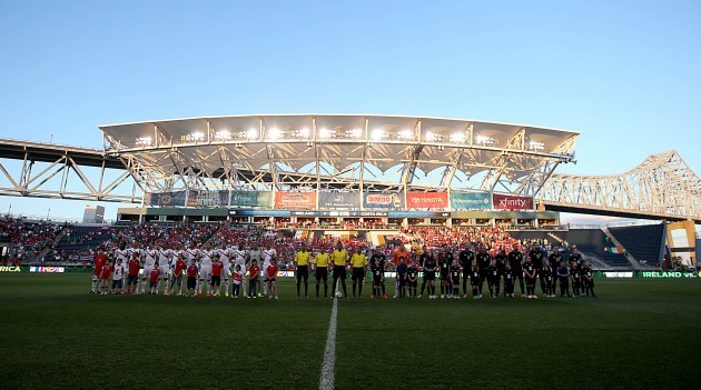 The two teams line up