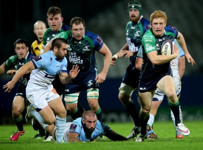 Darragh Leader makes a break leading to his side's first try