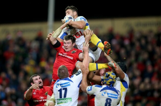 Peter O'Mahony with Damien Chouly