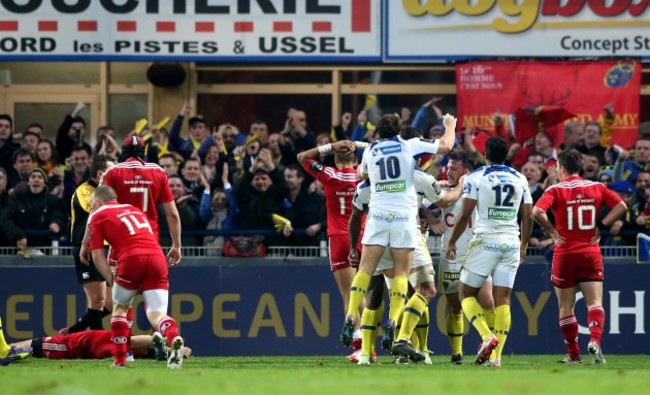 Noa Nakaitaci celebrates scoring his sides second try