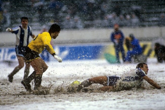 Soccer - Intercontinental Cup Final - Toyota Cup - FC Porto v C.A. Penarol - National Stadium - Tokyo