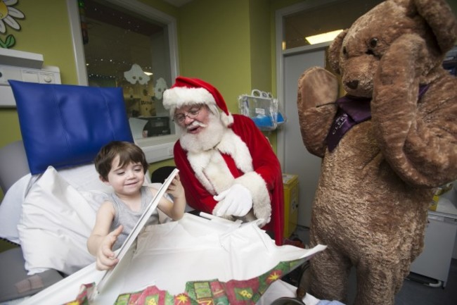 Clery's mascot Stitches visits Temple Street Children's University hospital.