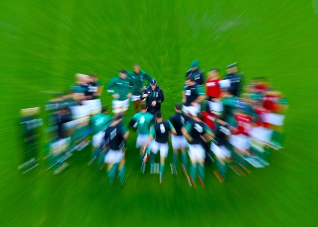 Ireland head coach Joe Schmidt speaks to his players