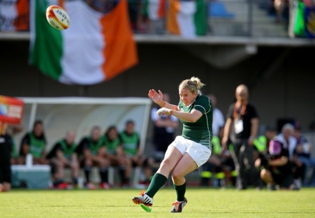 Niamh Briggs kicks at goal 5/8/2014