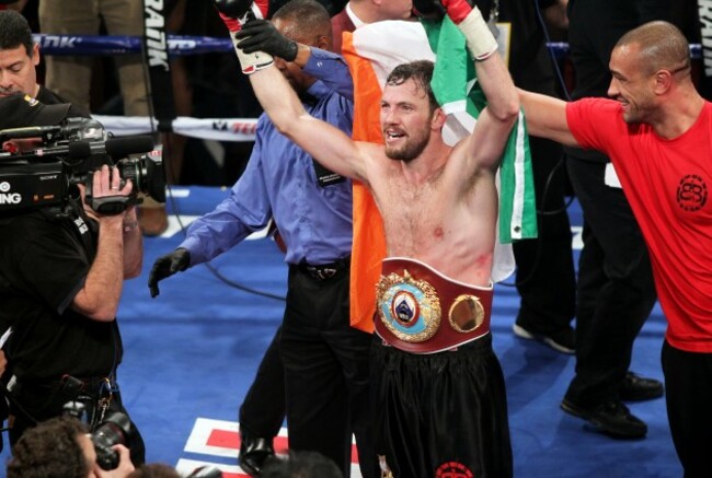 Andy Lee celebrates winning