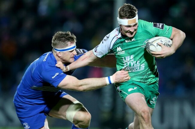 Jamie Heaslip tackles Jack Carty