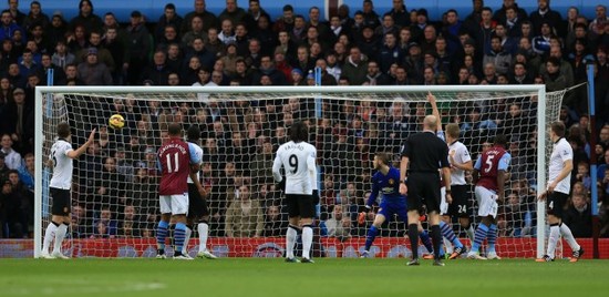 Soccer - Barclays Premier League - Aston Villa v Manchester United - Villa Park