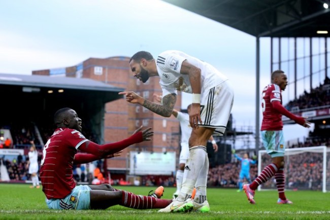 Soccer - Barclays Premier League - West Ham United v Swansea City - Upton Park