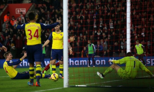 Soccer - Barclays Premier League - Southampton v Arsenal - St Mary's