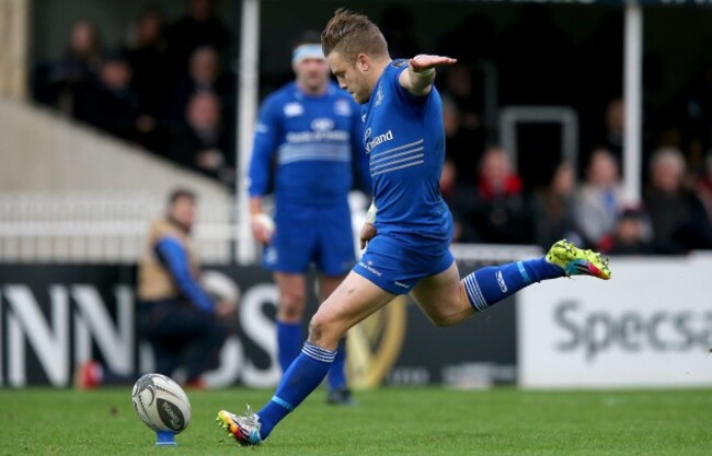 Ian Madigan kicks a penalty