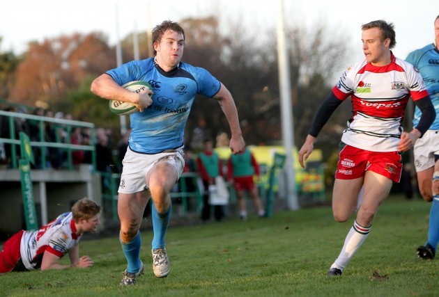 Michael Keating runs in a try