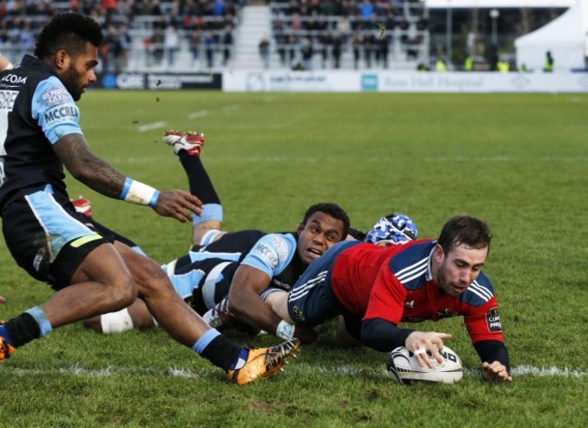 J Hanrahan scores a try despite Josh Strauss and Leone Nakarawa