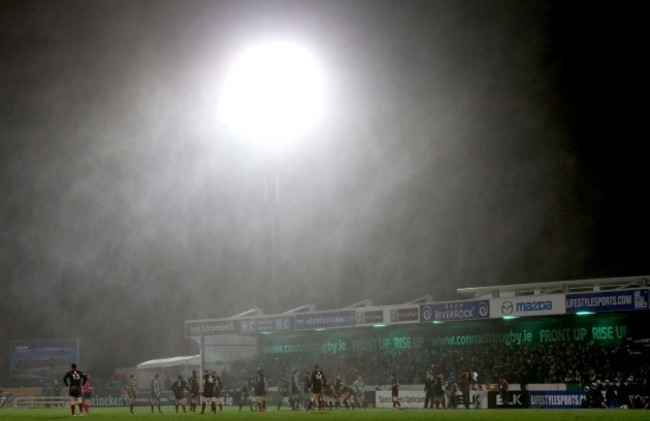 General view of the bad conditions during the game