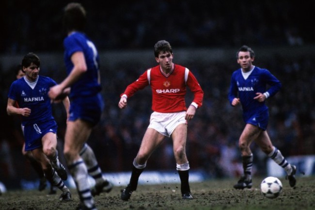 Soccer - Milk Cup - 3rd Round - Manchester United v Everton