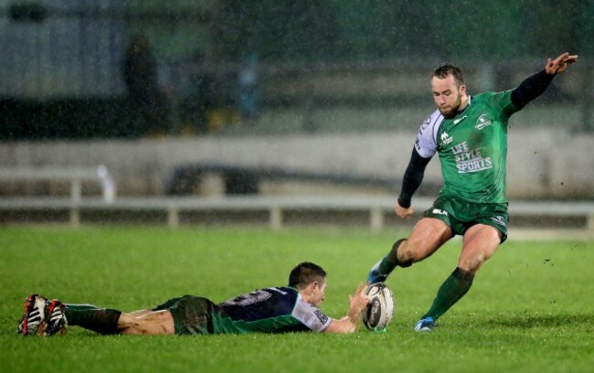 Shane O'Leary kicks