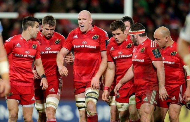 Paul O'Connell with Munster players