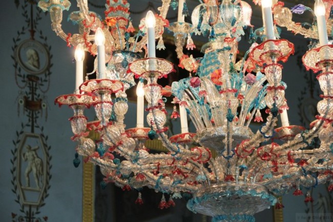 Long Gallery Chandelier: an explosion of colours